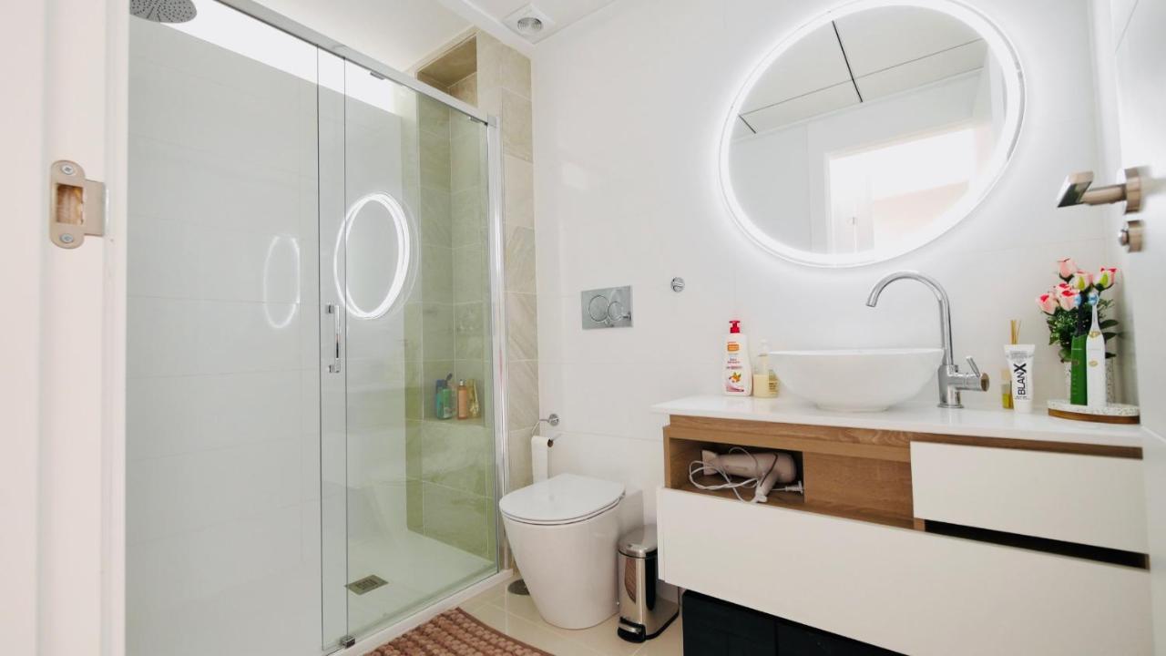 Fortuna Penthouse With Roof Terrace, Ac And Pool Рохалес Екстериор снимка