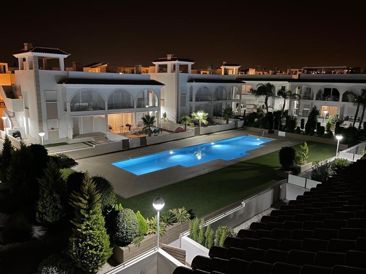 Fortuna Penthouse With Roof Terrace, Ac And Pool Рохалес Екстериор снимка