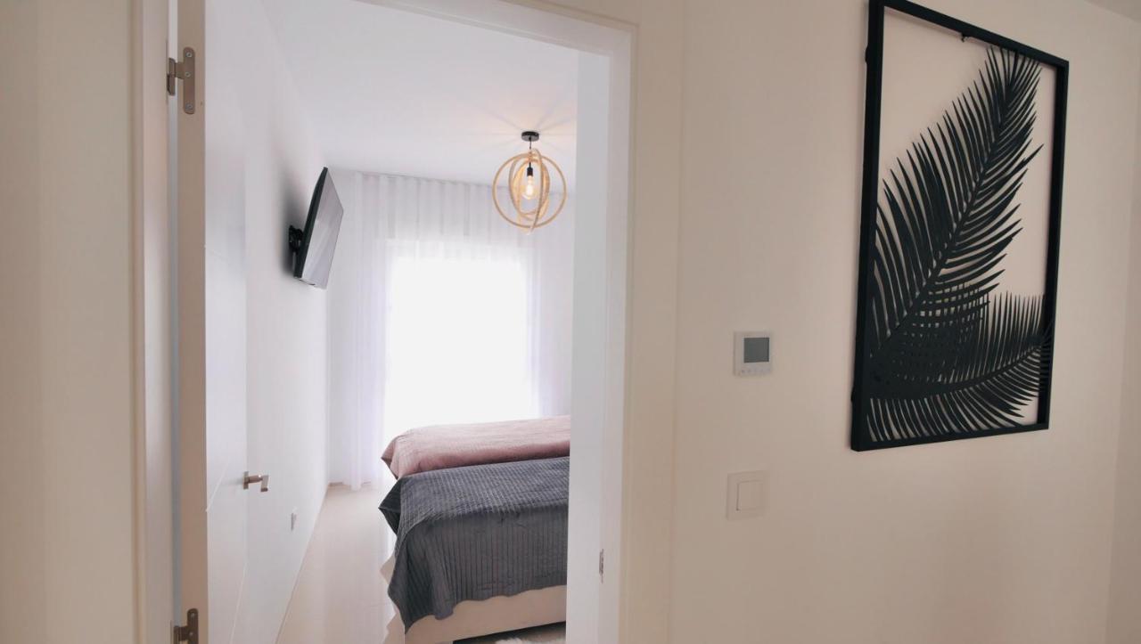 Fortuna Penthouse With Roof Terrace, Ac And Pool Рохалес Екстериор снимка