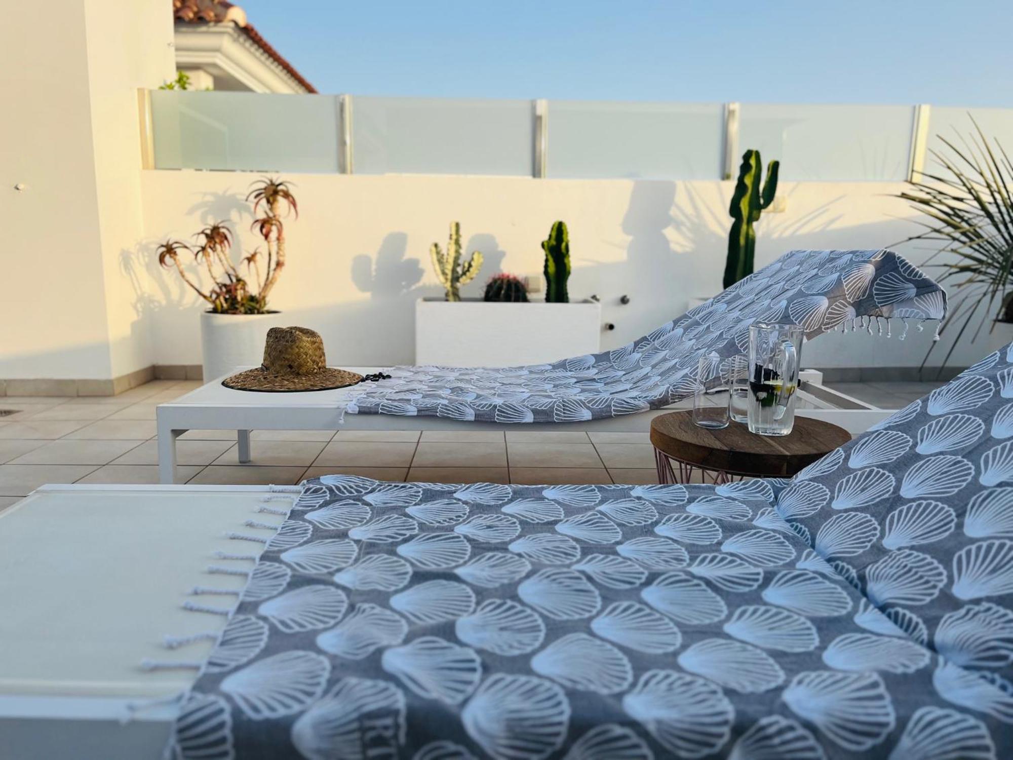 Fortuna Penthouse With Roof Terrace, Ac And Pool Рохалес Екстериор снимка